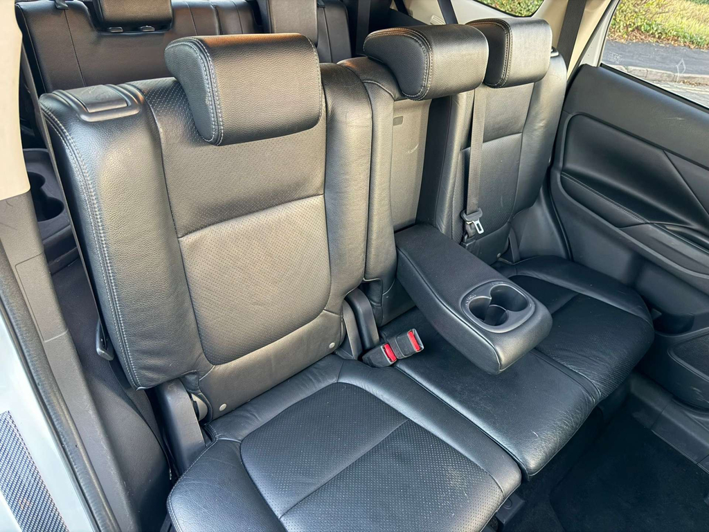 Mitsubishi Outlander Suv White #17