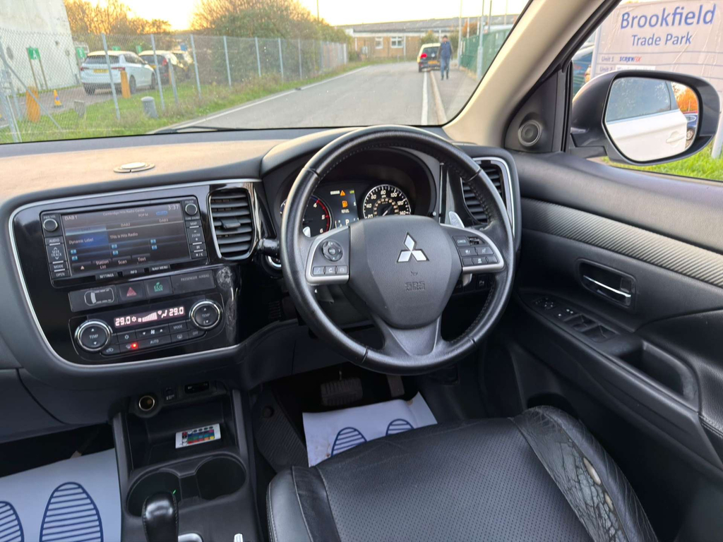 Mitsubishi Outlander Suv White #60