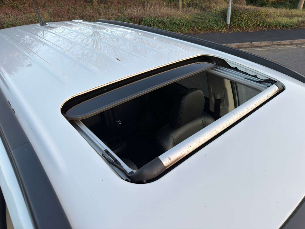 Mitsubishi Outlander Suv White #73