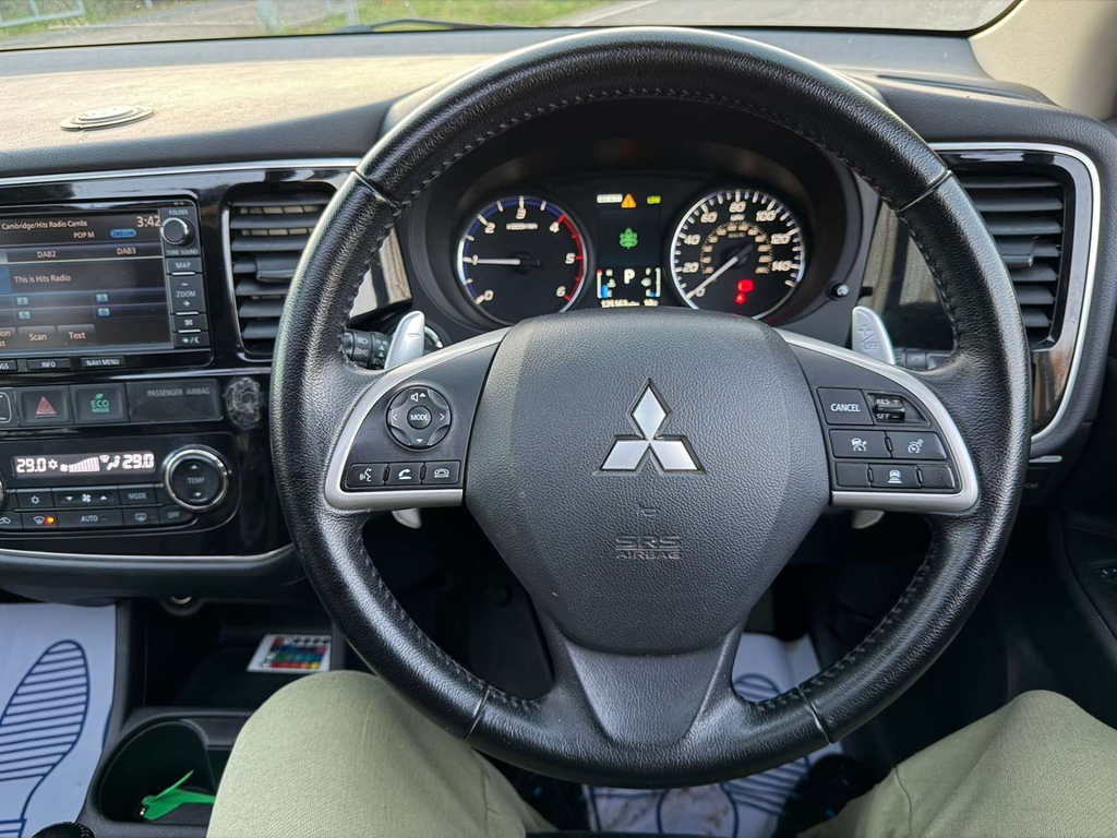 Mitsubishi Outlander Suv White #32