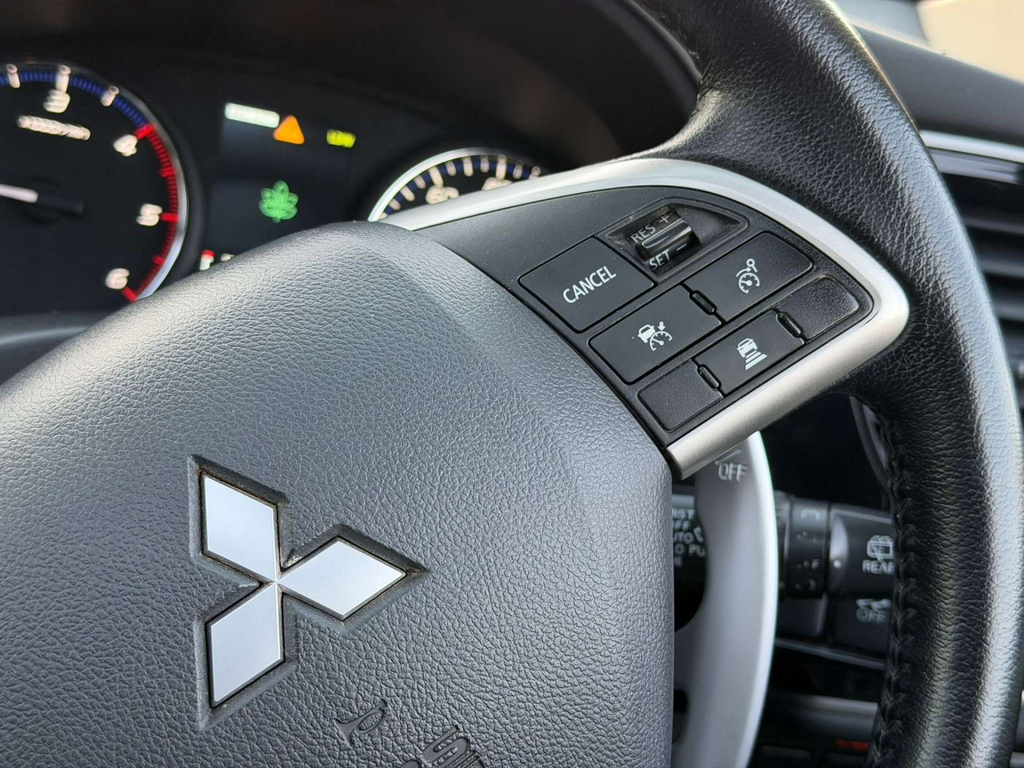 Mitsubishi Outlander Suv White #36