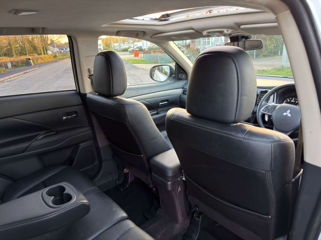 Mitsubishi Outlander Suv White #71