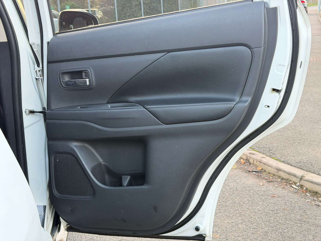 Mitsubishi Outlander Suv White #50