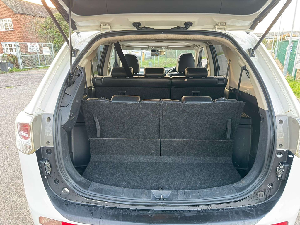 Mitsubishi Outlander Suv White #56