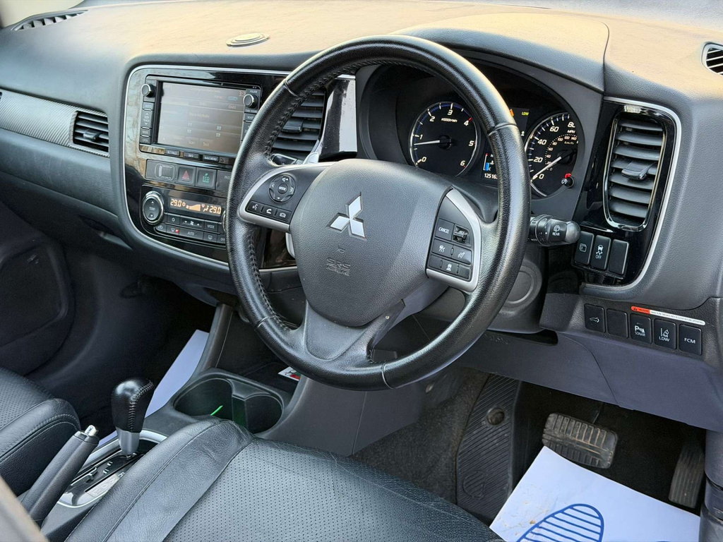 Mitsubishi Outlander Suv White #18