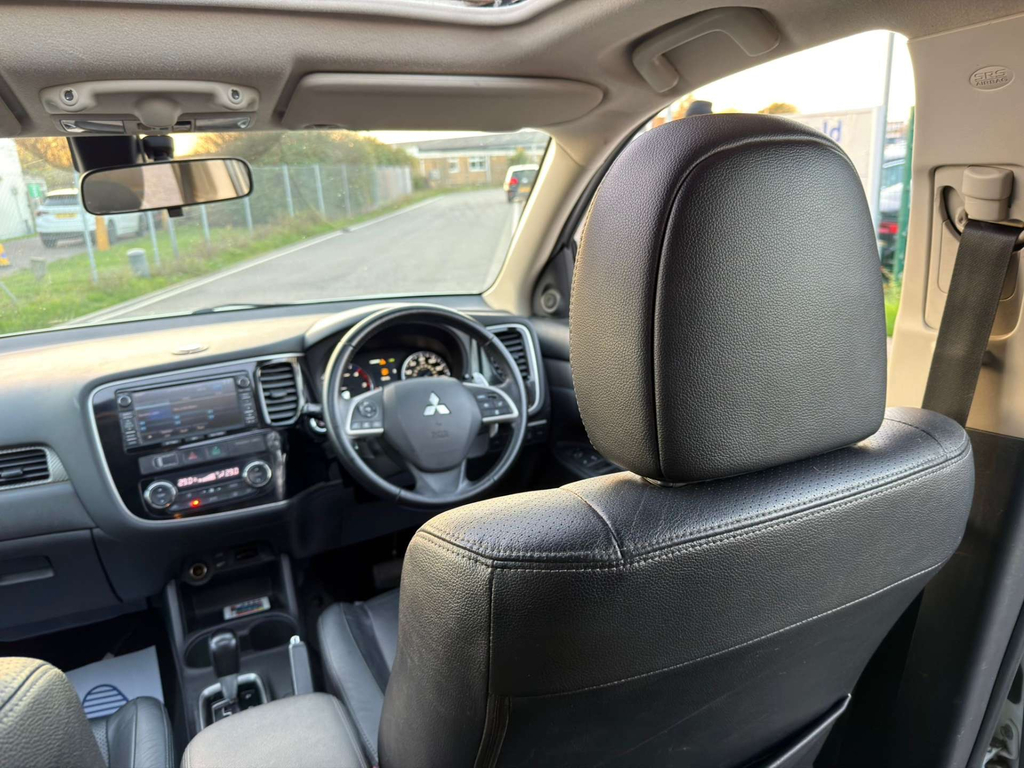 Mitsubishi Outlander Suv White #62