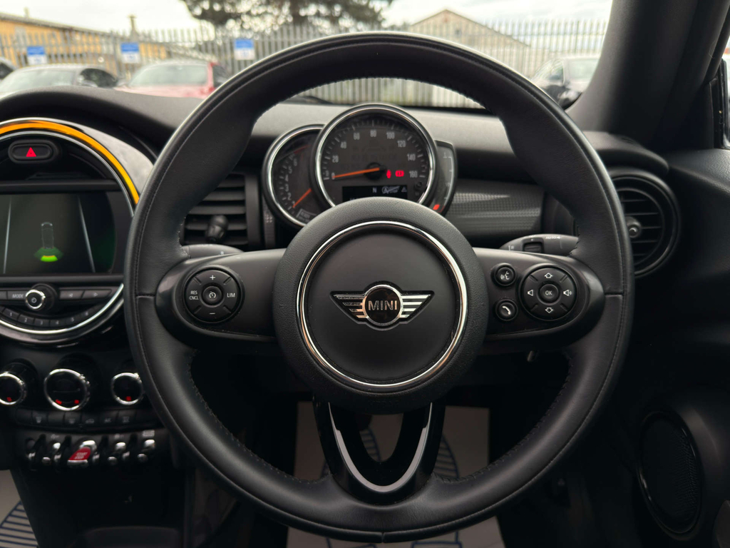 Mini Convertible 1.5 Cooper Convertible Steptronic Euro Blue #38