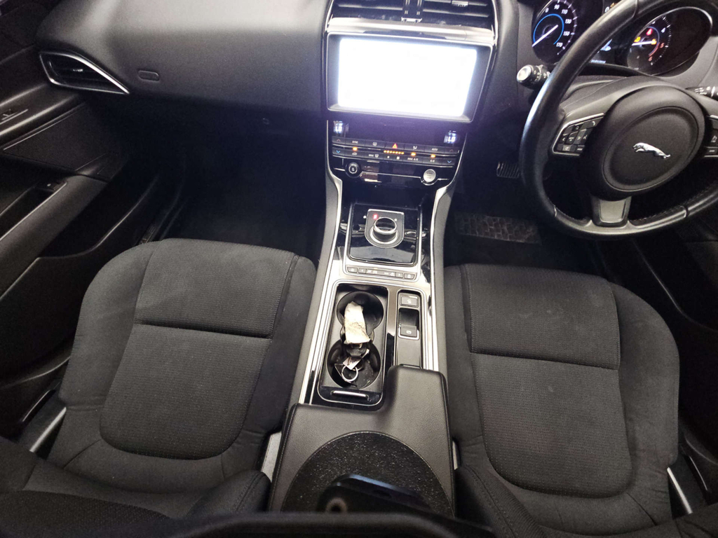 Jaguar XE Se D VX19TTK #4