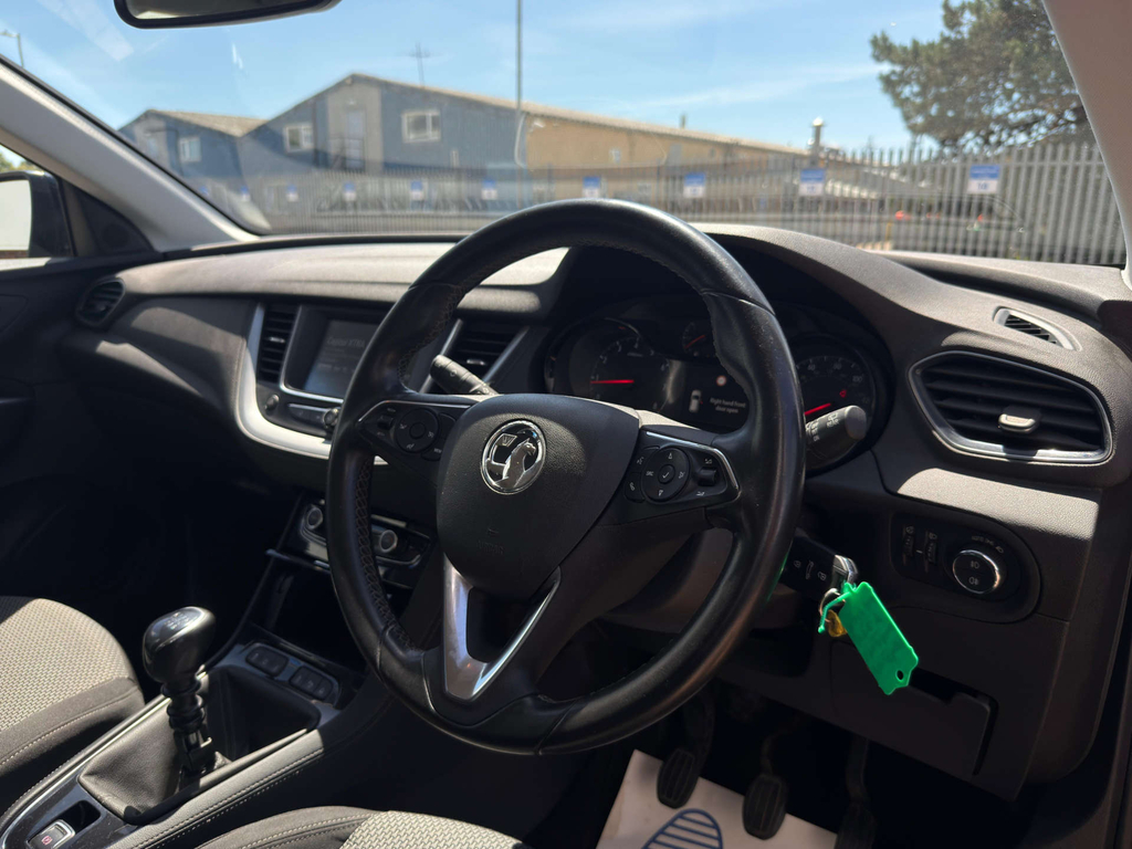 Vauxhall Grandland X Se Ss Red #17