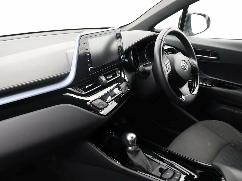 Toyota C-Hr Dynamic White #9