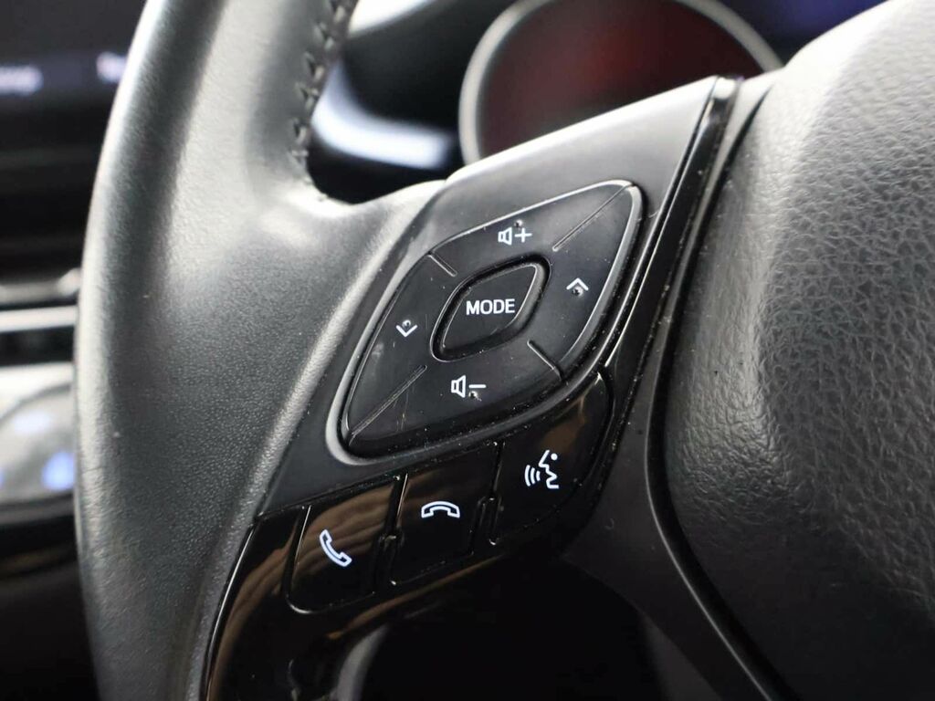 Toyota C-Hr Dynamic White #18