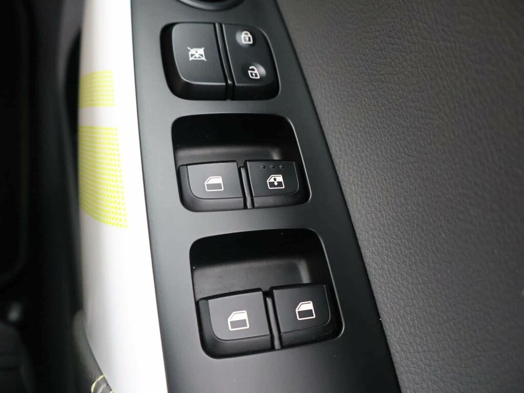 Kia Picanto 1.25 2 Hatchback 83 Bhp White #24