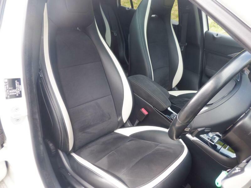 Infiniti Q30 2.2D Sport Dct Awd Euro 6 Ss White #3
