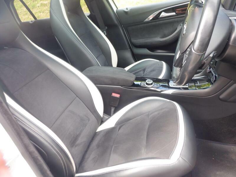 Infiniti Q30 2.2D Sport Dct Awd Euro 6 Ss White #4