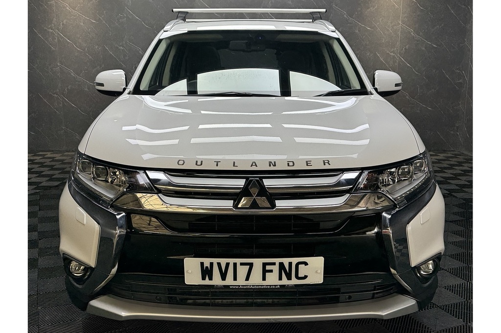 Mitsubishi Outlander Di-d 4 U5327 Ulez White #2