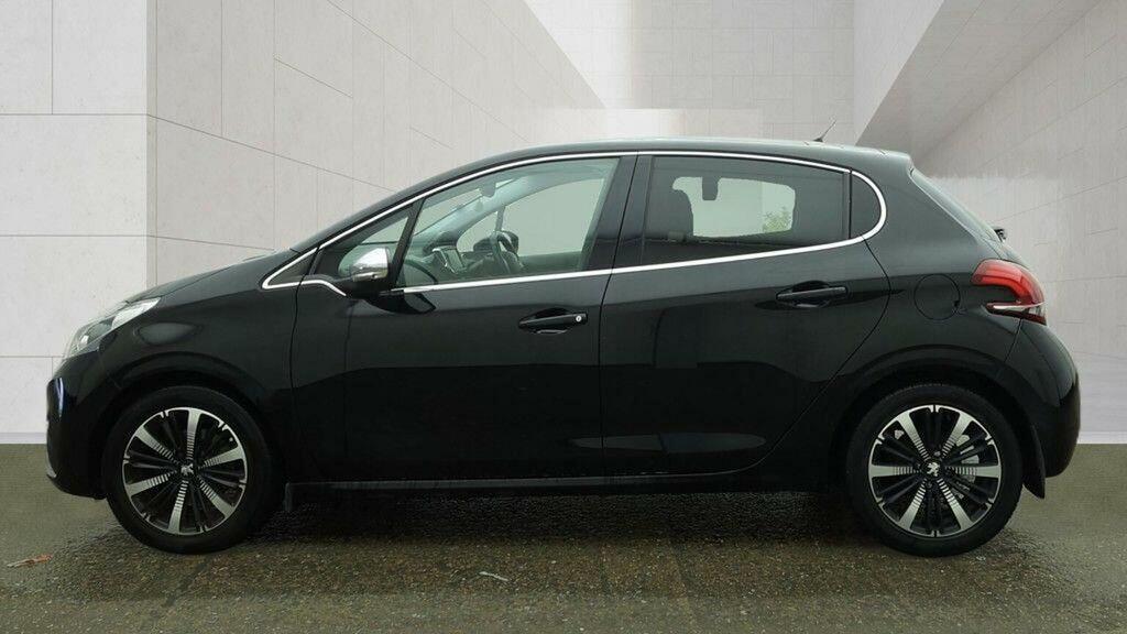 Peugeot 208 1.2 Puretech Allure Premium Euro 6 2017 Black #6