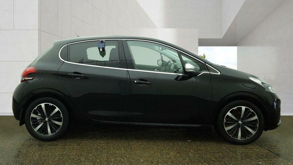 Peugeot 208 1.2 Puretech Allure Premium Euro 6 2017 Black #5