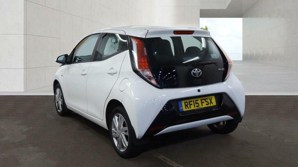 Toyota Aygo 1.0 Vvt-i X-pression X-wave Euro 5 Euro 5 201 White #3