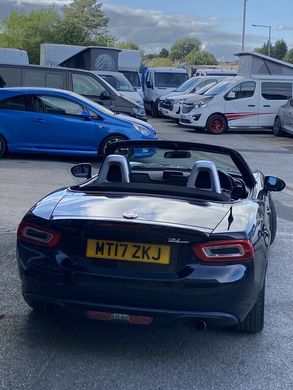 Fiat 124 Spider Red #9