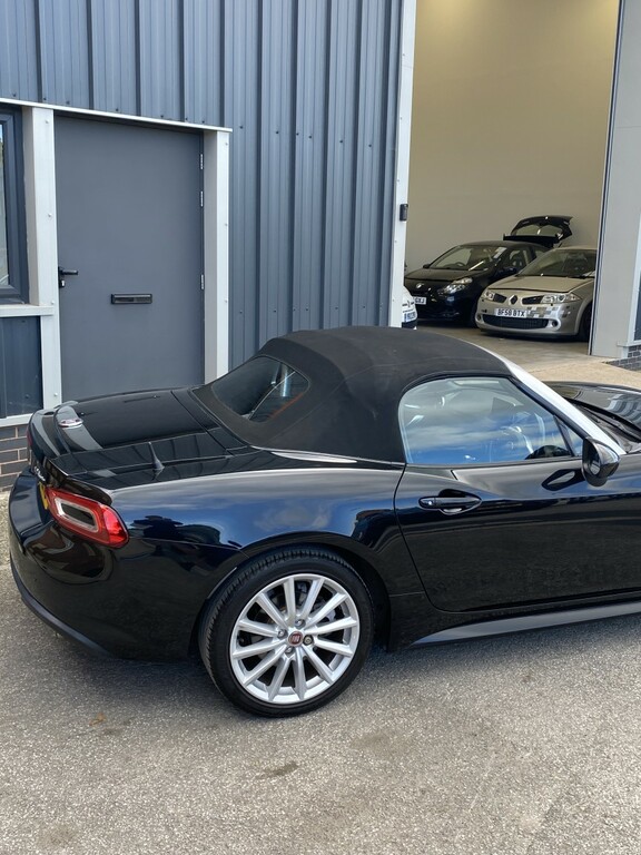 Fiat 124 Spider Red #11