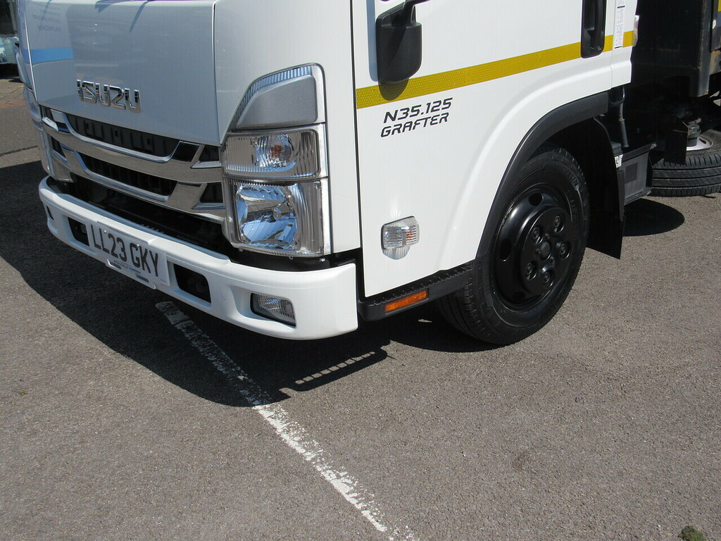 Isuzu 1.9D N35 Green Chassis Cab Rwd S LL23GKY White #2