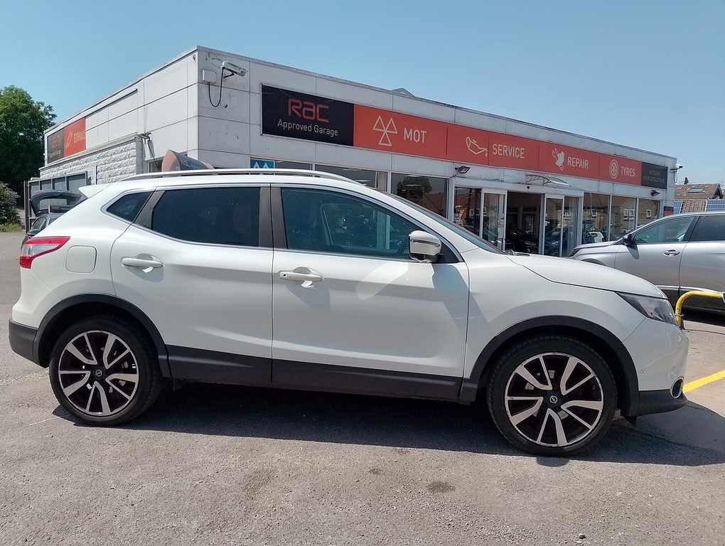 Nissan Qashqai Dci Tekna White