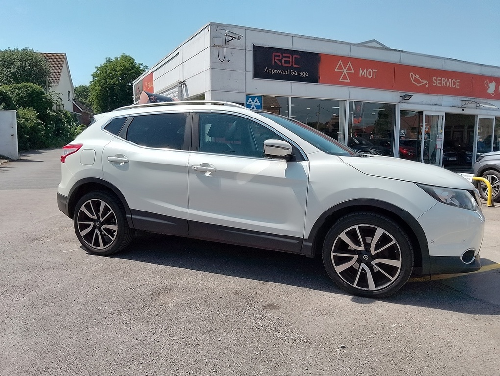 Nissan Qashqai Dci Tekna White #2