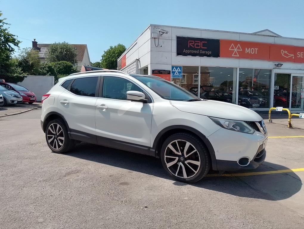 Nissan Qashqai Dci Tekna White #3