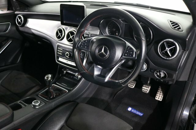 Mercedes-Benz CLA Class Cla 180 Amg Line Red #7