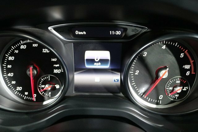 Mercedes-Benz CLA Class Cla 180 Amg Line Red #27