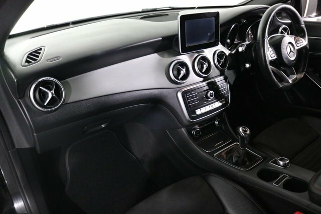 Mercedes-Benz CLA Class Cla 180 Amg Line Red #16