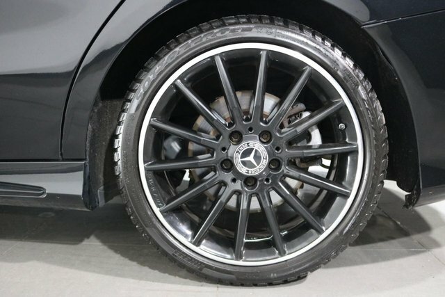 Mercedes-Benz CLA Class Cla 180 Amg Line Red #25