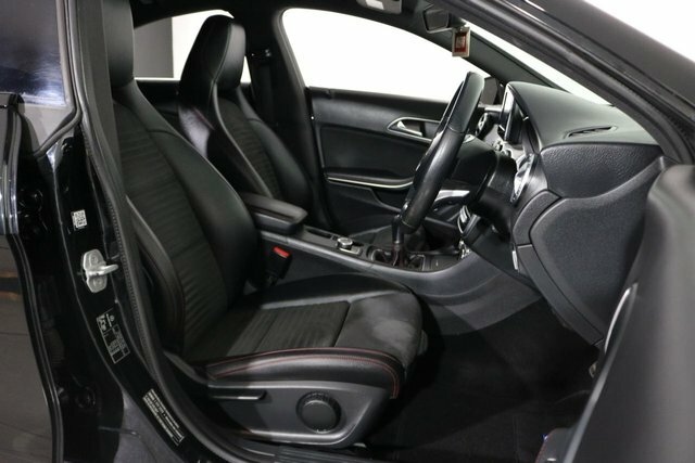 Mercedes-Benz CLA Class Cla 180 Amg Line Red #9