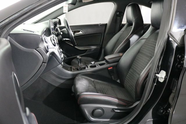 Mercedes-Benz CLA Class Cla 180 Amg Line Red #14