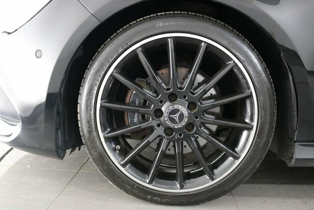 Mercedes-Benz CLA Class Cla 180 Amg Line Red #24