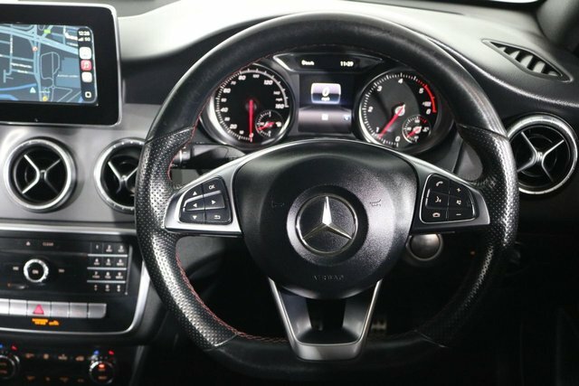 Mercedes-Benz CLA Class Cla 180 Amg Line Red #26