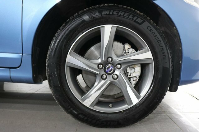 Volvo XC60 B5 R-design Red #14