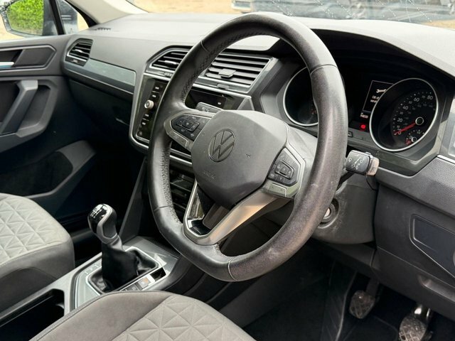 Volkswagen Tiguan 2.0 Tdi Life Suv KM22LLX Black #4