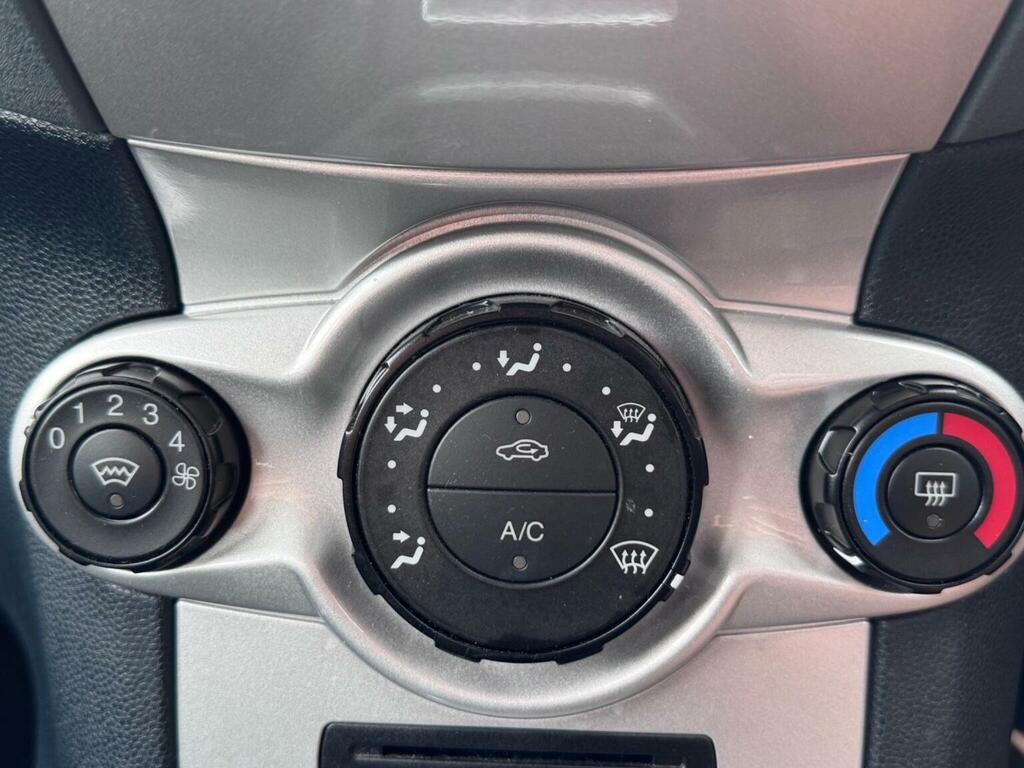 Ford Fiesta Hatchback 1.4 Zetec 201010 Silver #5