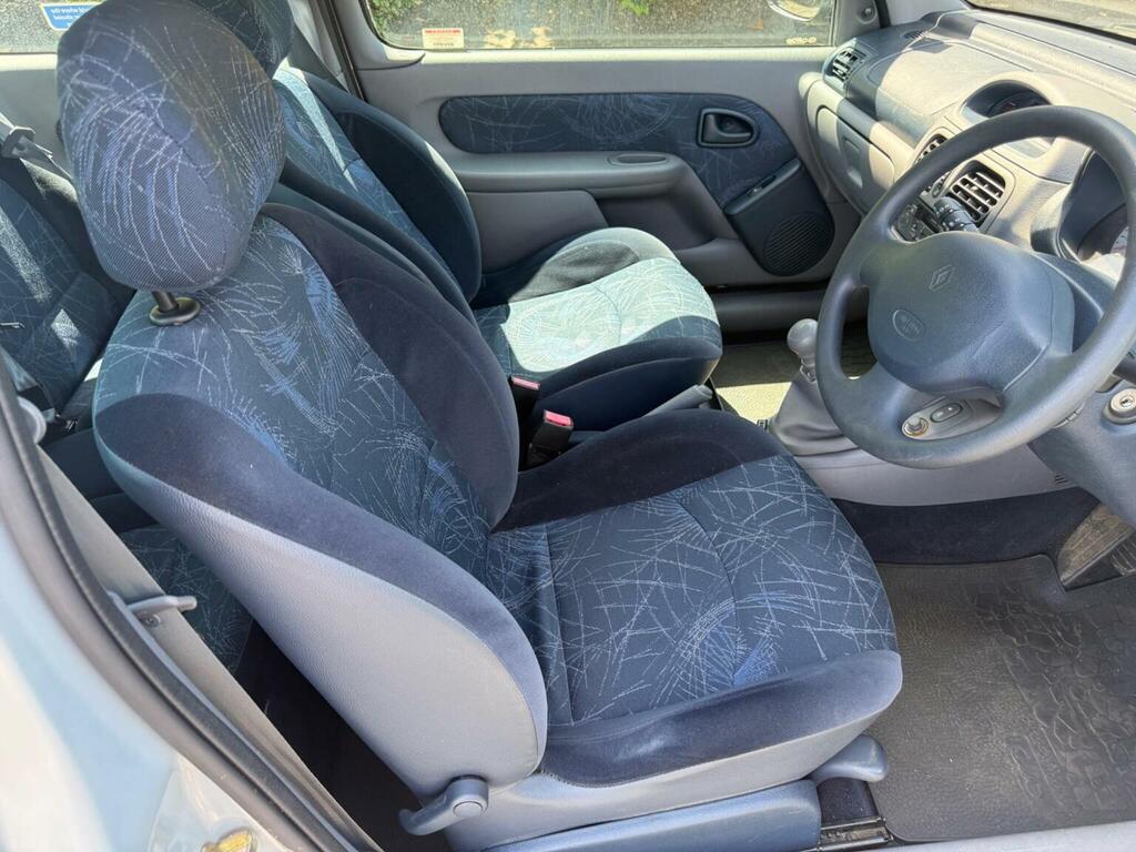 Renault Clio Expression 16V Black #12