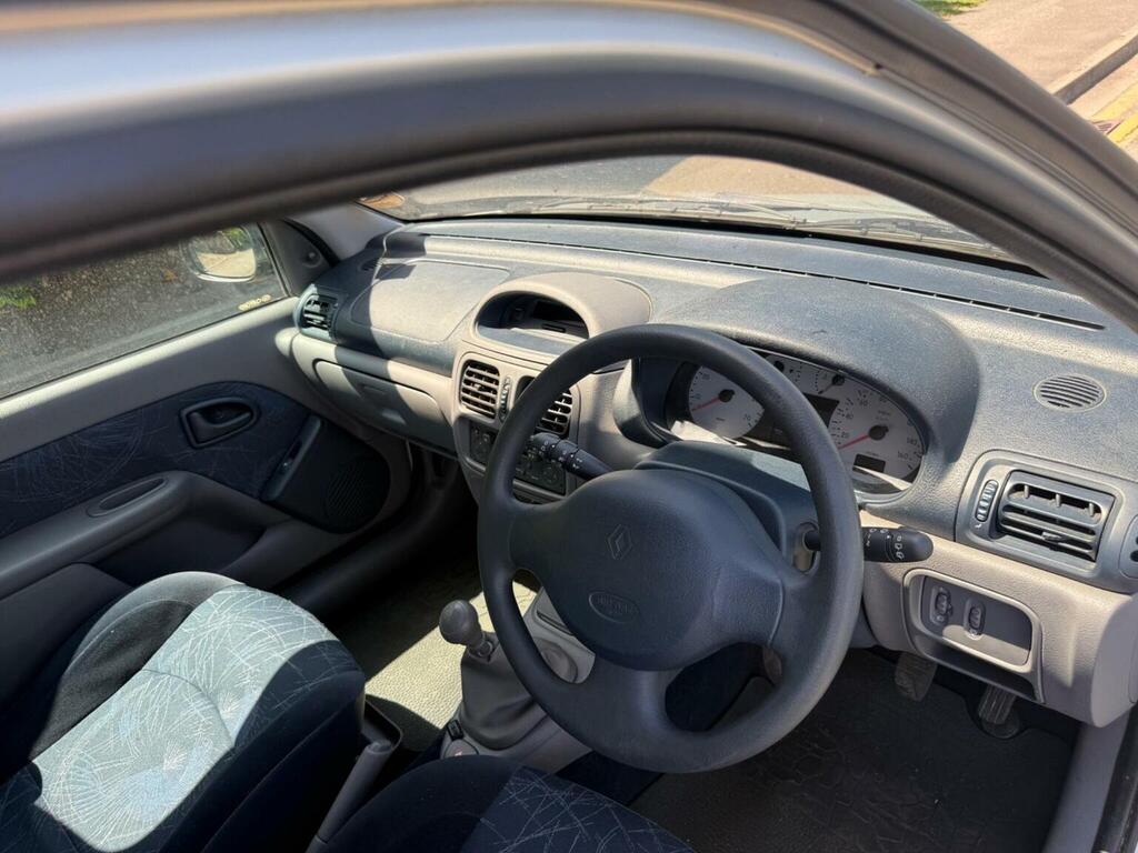 Renault Clio Expression 16V Black #13