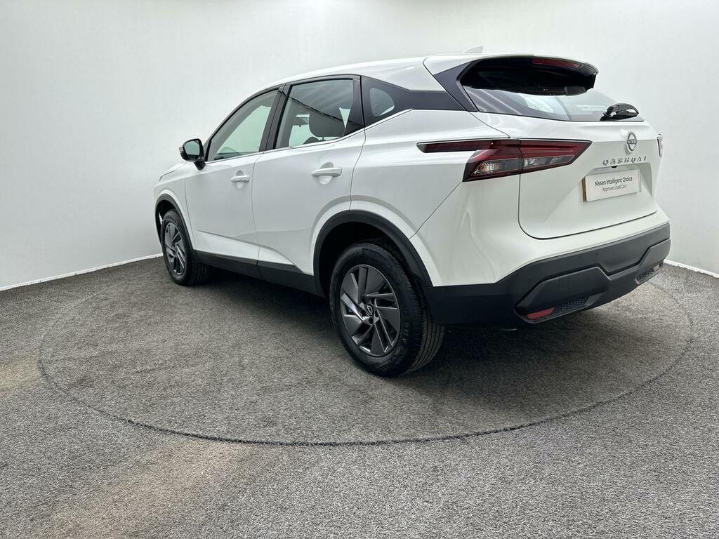 Nissan Qashqai 1.3 Dig-t Mh 158 Acenta Premium Xtronic LN24BRZ White #6