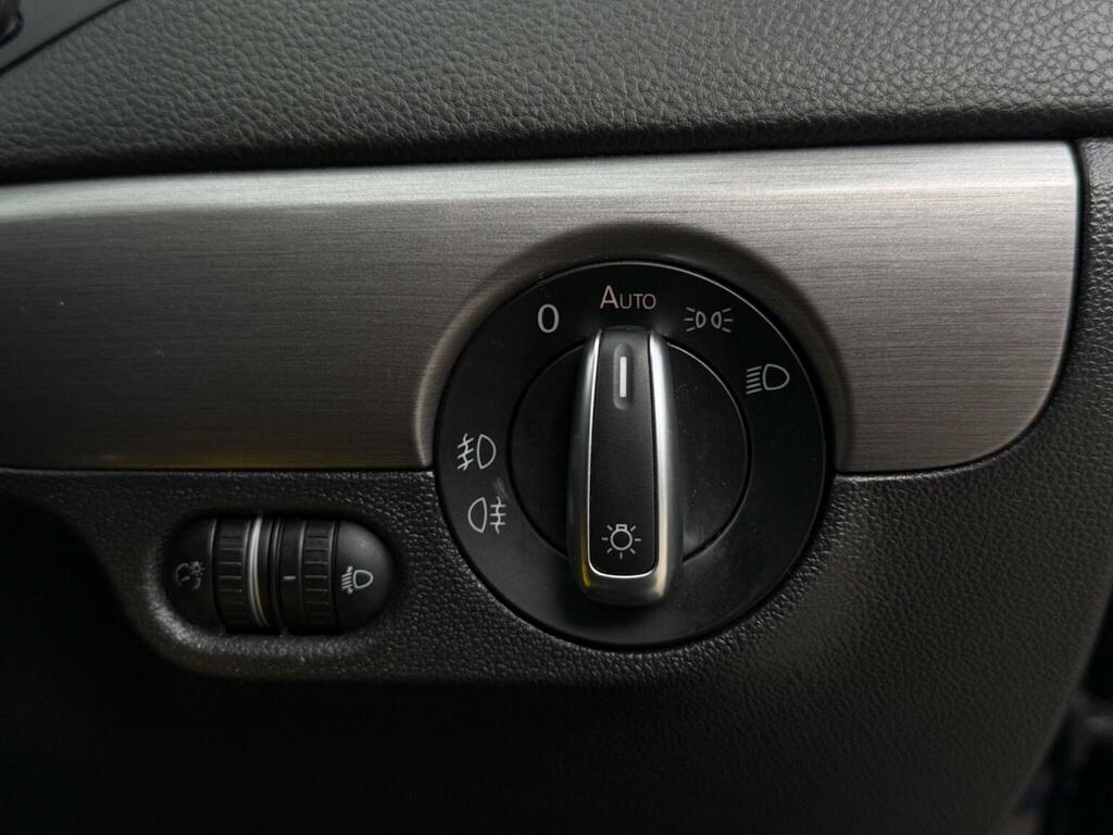 Volkswagen Jetta Saloon 2.0 Tdi Se 2011 Grey #24