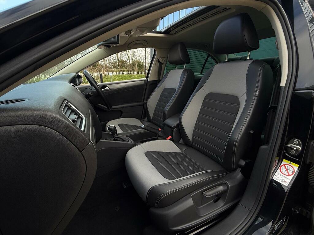 Volkswagen Jetta Saloon 2.0 Tdi Se 2011 Grey #37