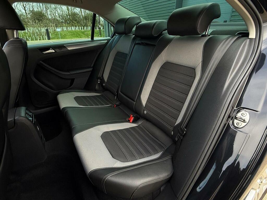 Volkswagen Jetta Saloon 2.0 Tdi Se 2011 Grey #40