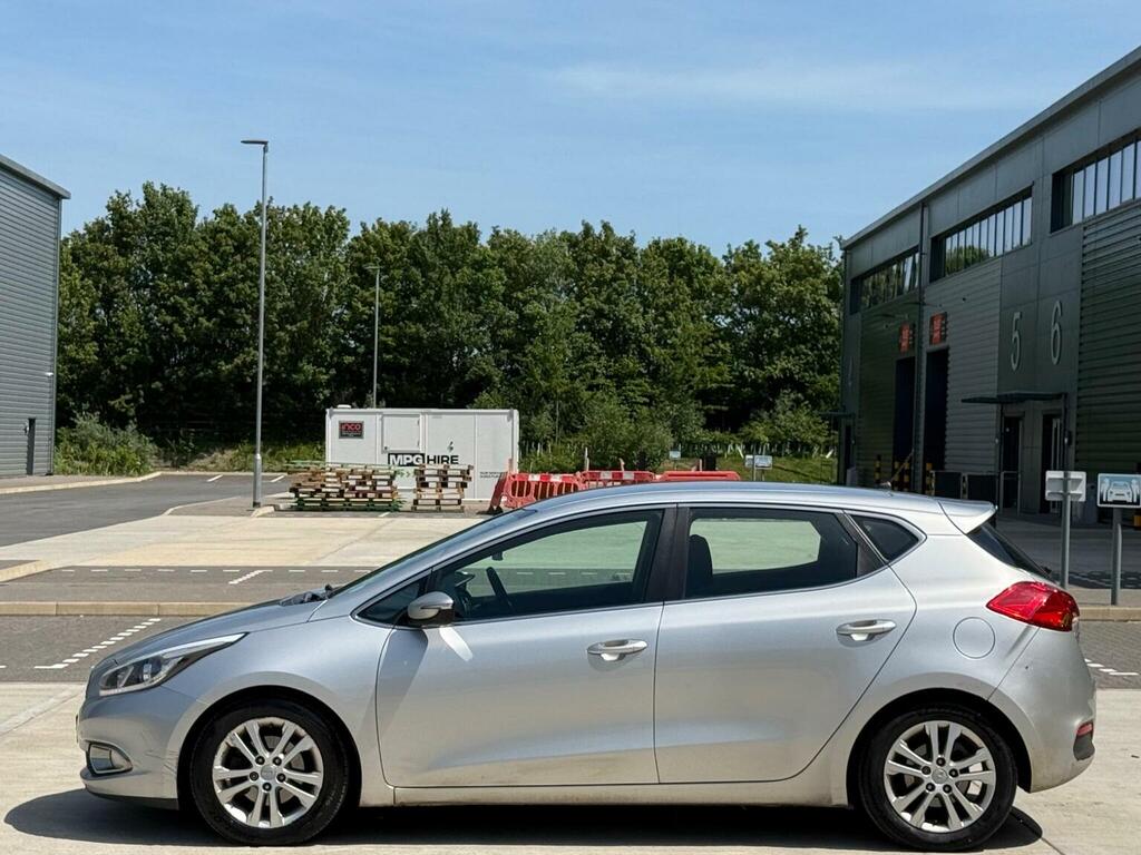 Kia Ceed Hatchback 1.6 Crdi Ecodynamics 2 Euro 5 Ss YJ13TJT Silver #5