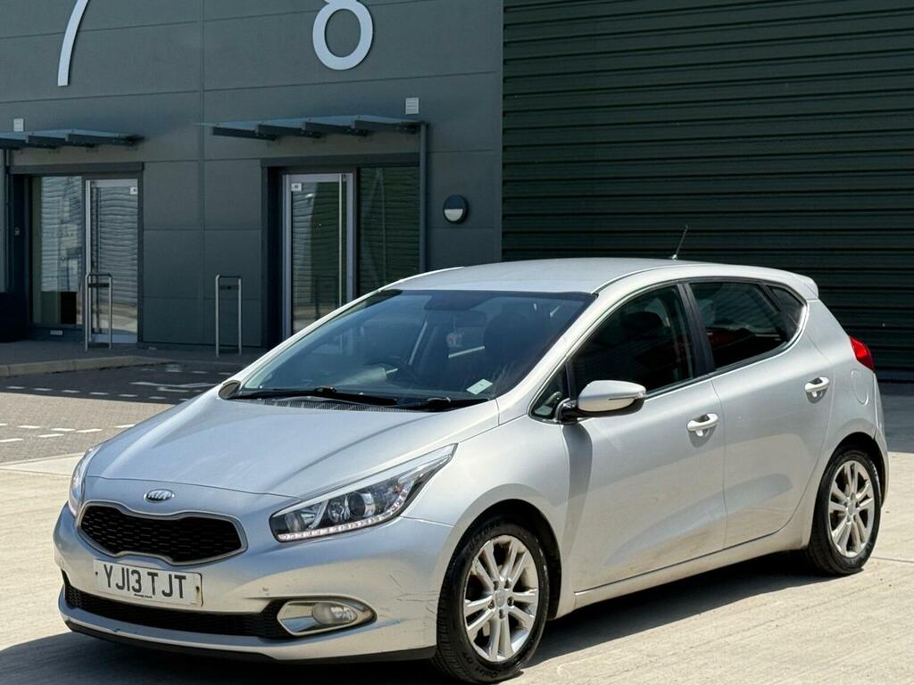 Kia Ceed Hatchback 1.6 Crdi Ecodynamics 2 Euro 5 Ss YJ13TJT Silver #4