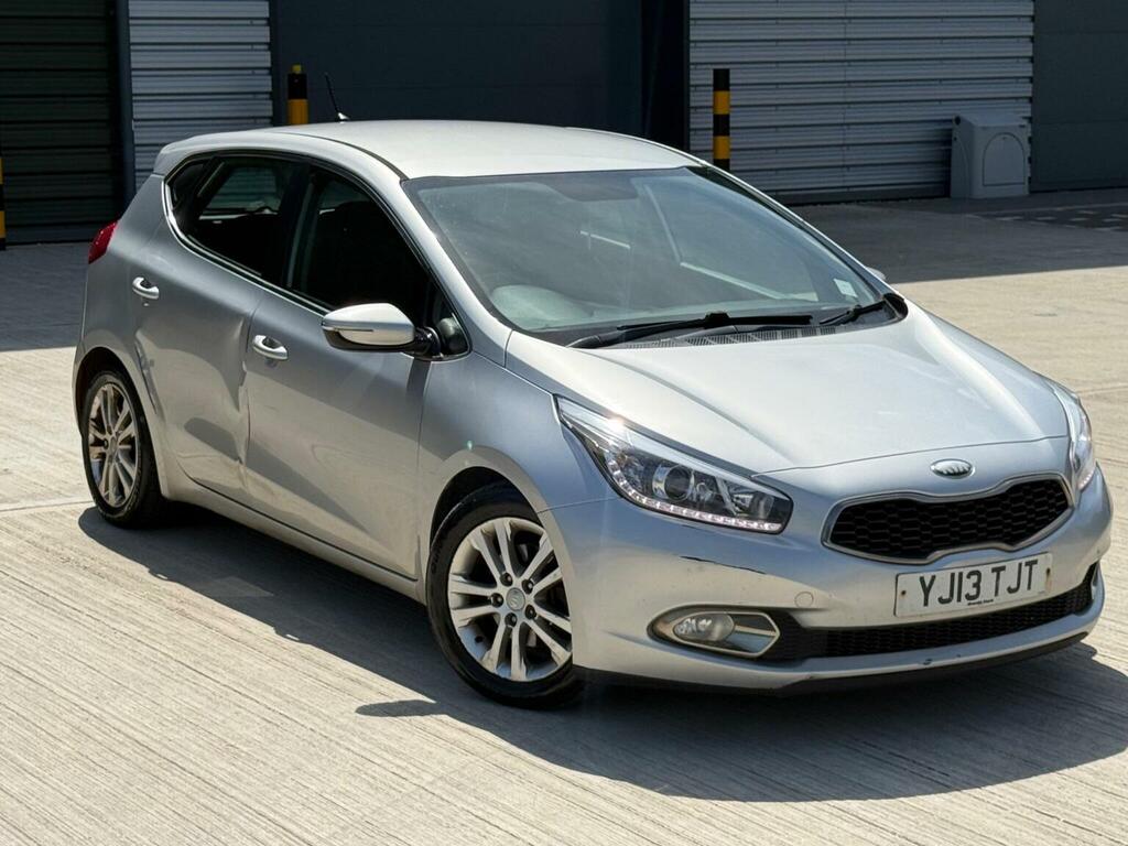 Kia Ceed Hatchback 1.6 Crdi Ecodynamics 2 Euro 5 Ss YJ13TJT Silver #2