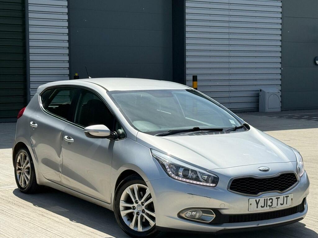 Kia Ceed Hatchback 1.6 Crdi Ecodynamics 2 Euro 5 Ss Silver