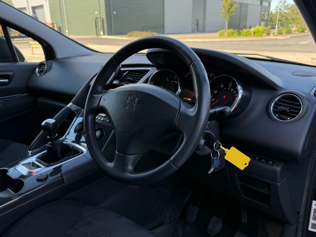 Peugeot 3008 Active Hdi 5-Door Red #42